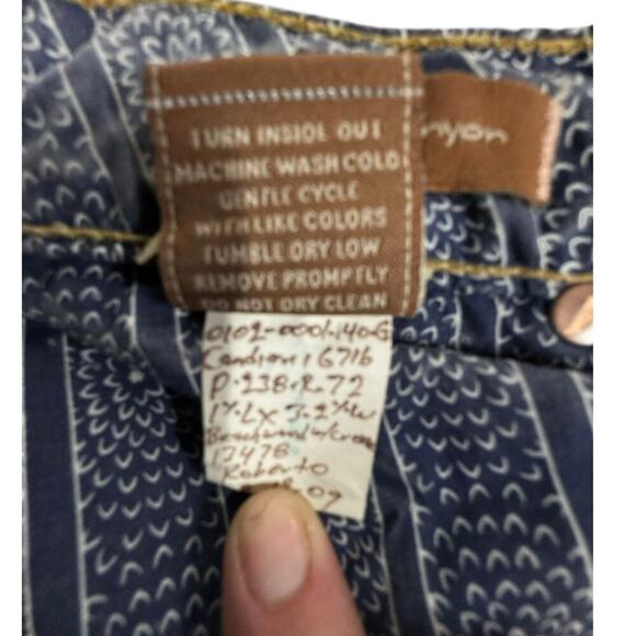 NWOT Rare Paige Laurel Canyon Distressed Flare Leg Jeans Size 28 - Picture 16 of 16